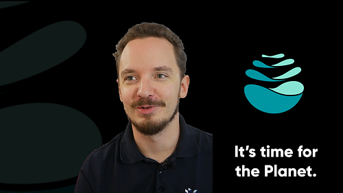 Visage de Rodolphe Meyer, vulgarisateur scientifique et logo de sa chaîne YouTube Le Réveilleur